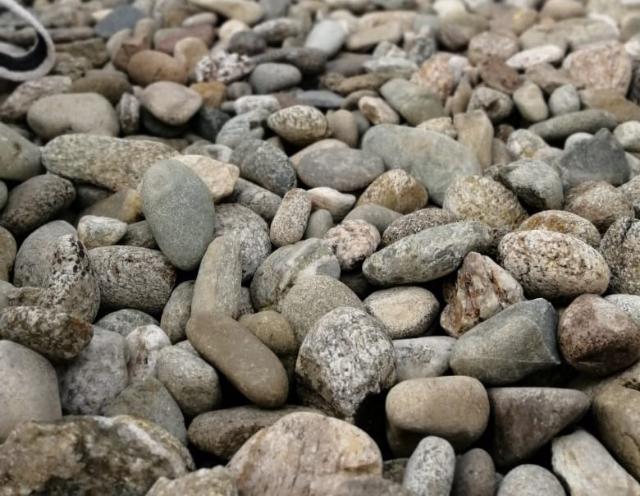 Галька речная пестрая (20-40 мм.)  купить в Иркутске от производителя, без посредников